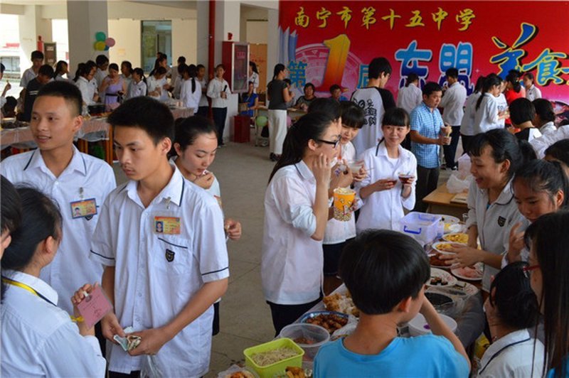 南宁市第十五中学校长，一个怎样的人物？——走近校园领导者的身影